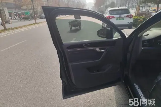 Volkswagen Touareg 2021 immagine di auto #7