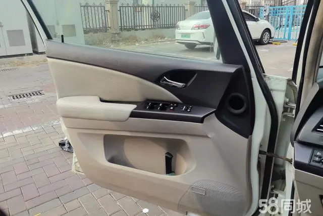 BYD e6 2015 car image #7