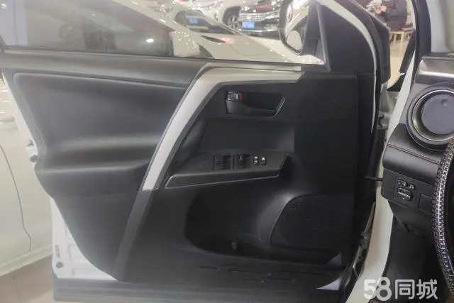 Toyota RAV4 2018 car image #7