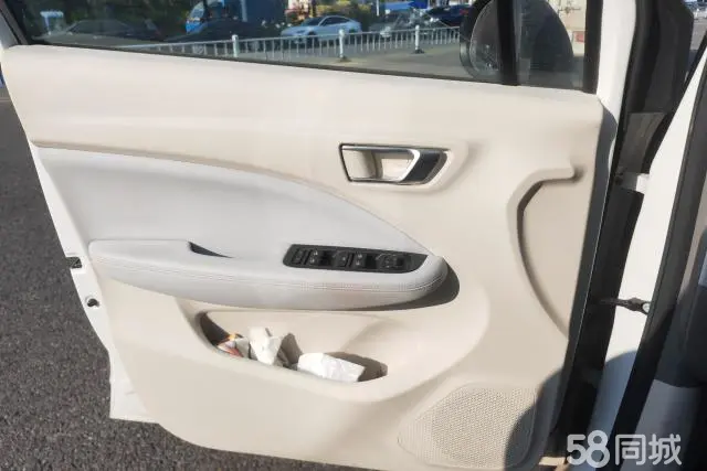 零跑汽车 零跑T03 2024 汽车图片 #7