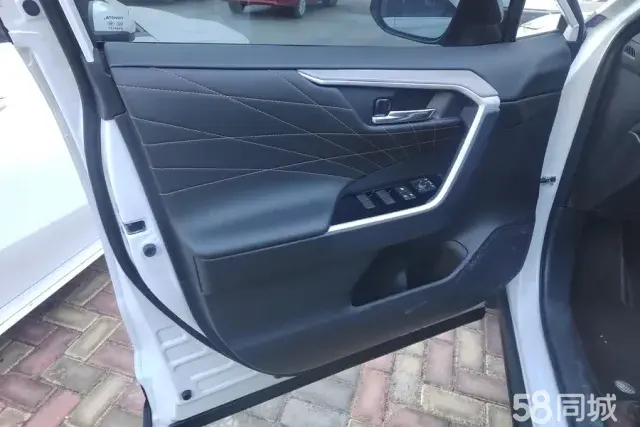 Toyota RAV4 2025 car image #7