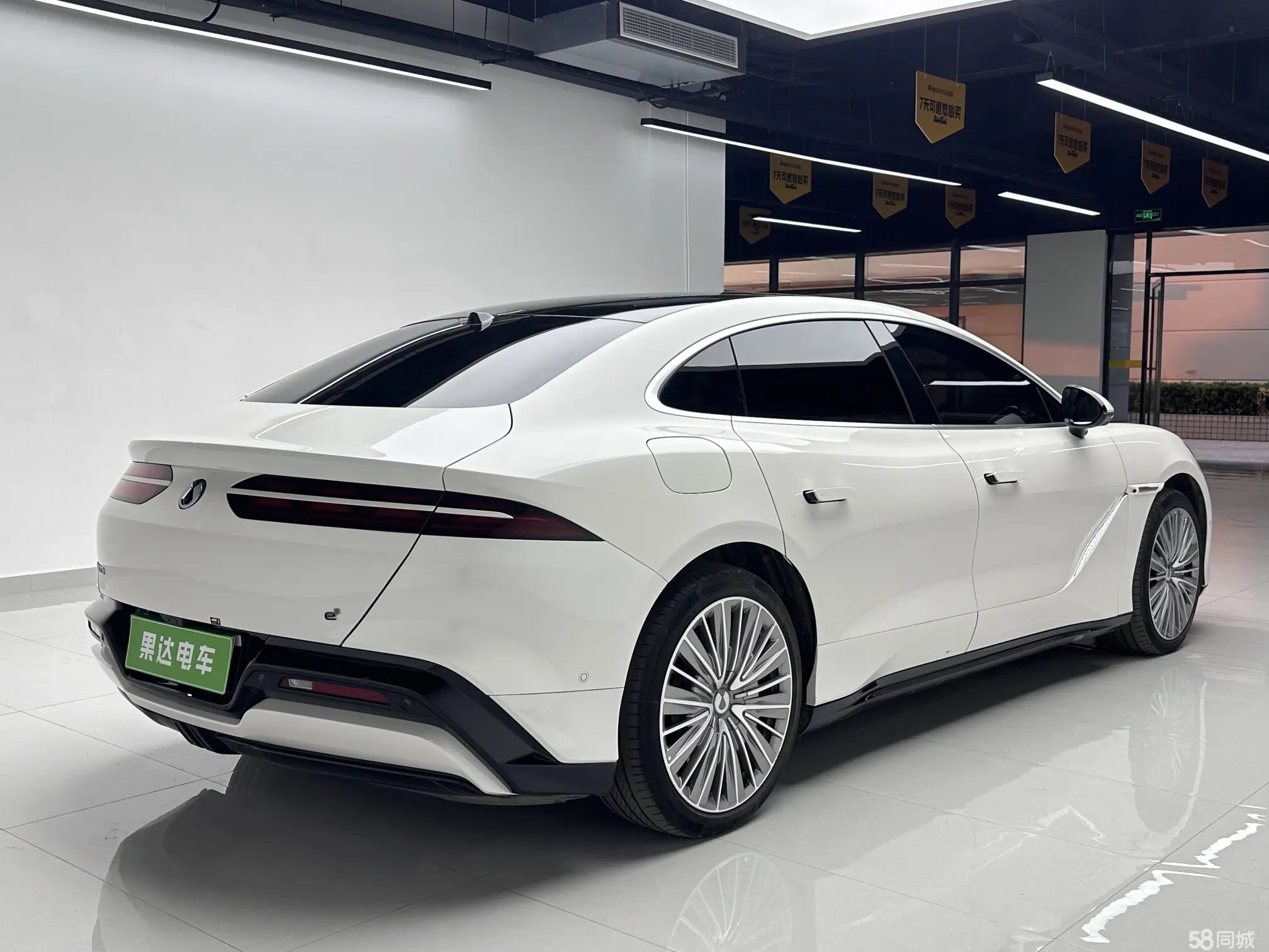 Denza Z9 2024 car image #7