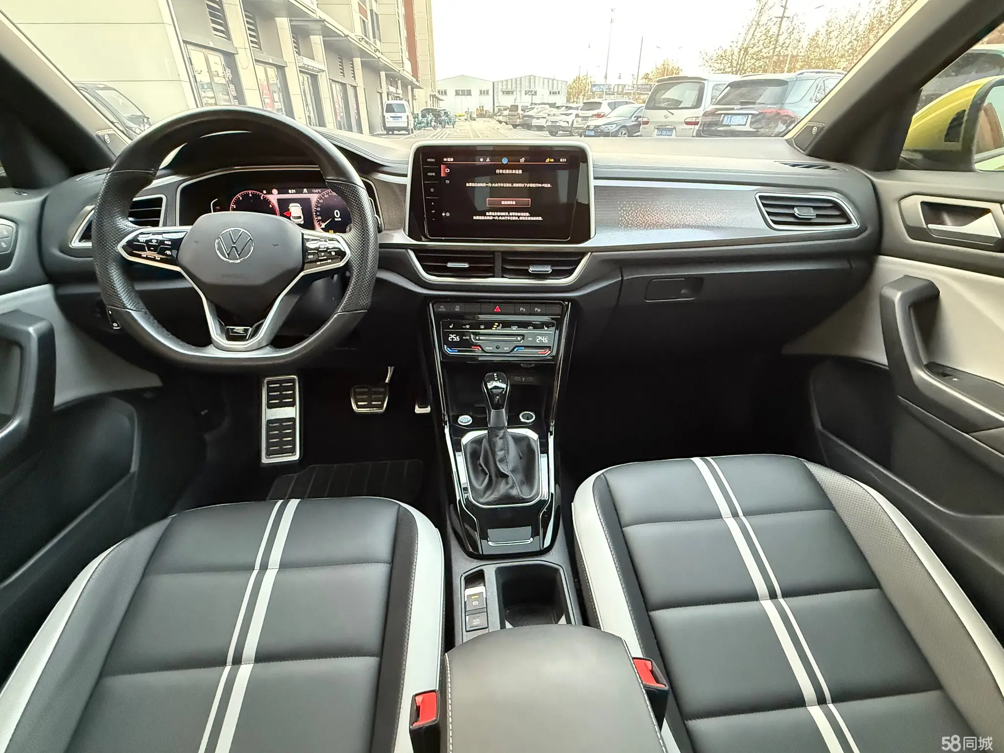 Volkswagen T-Roc 2023 car image #7