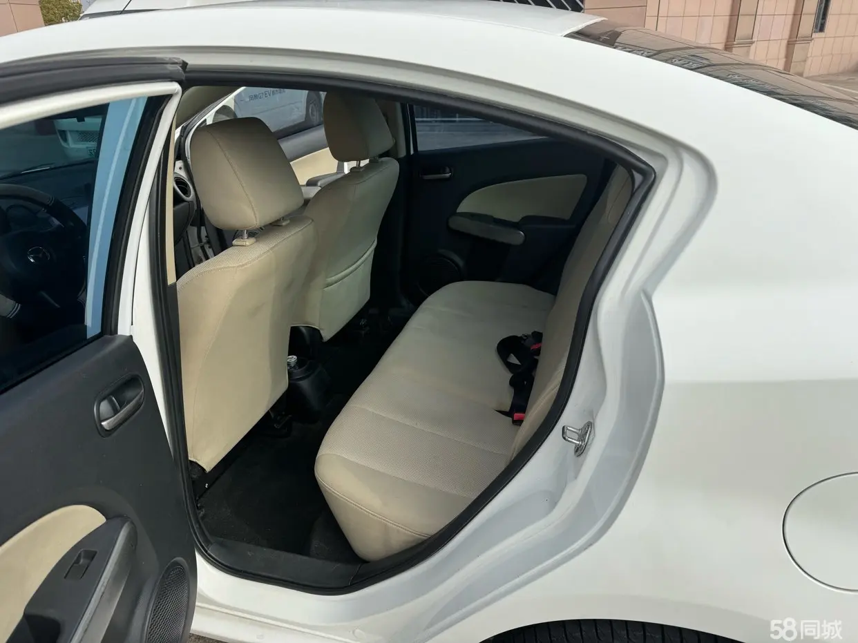 Mazda 2 2010 image de voiture #7