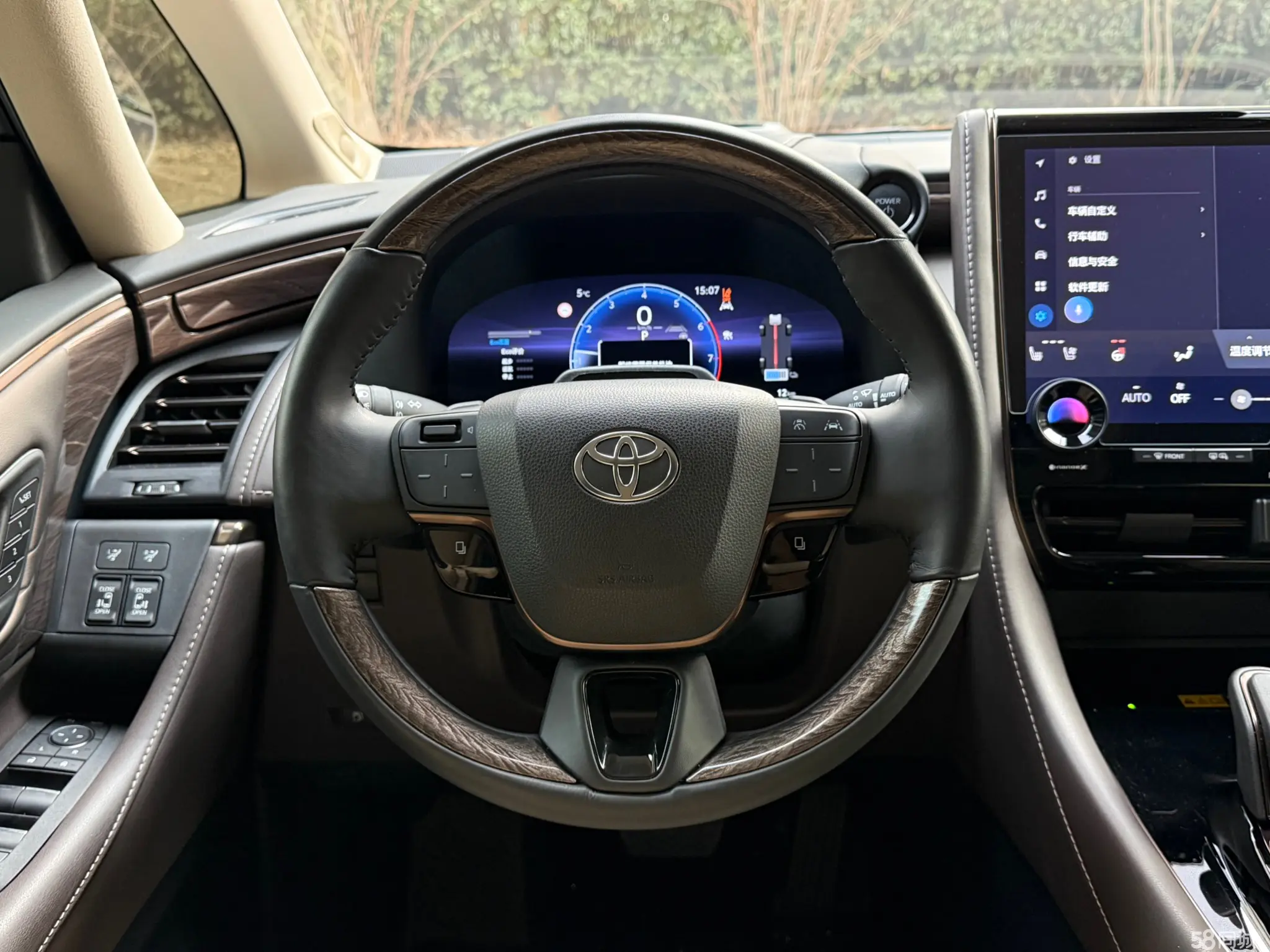 Toyota Alphard 2024 car image #7