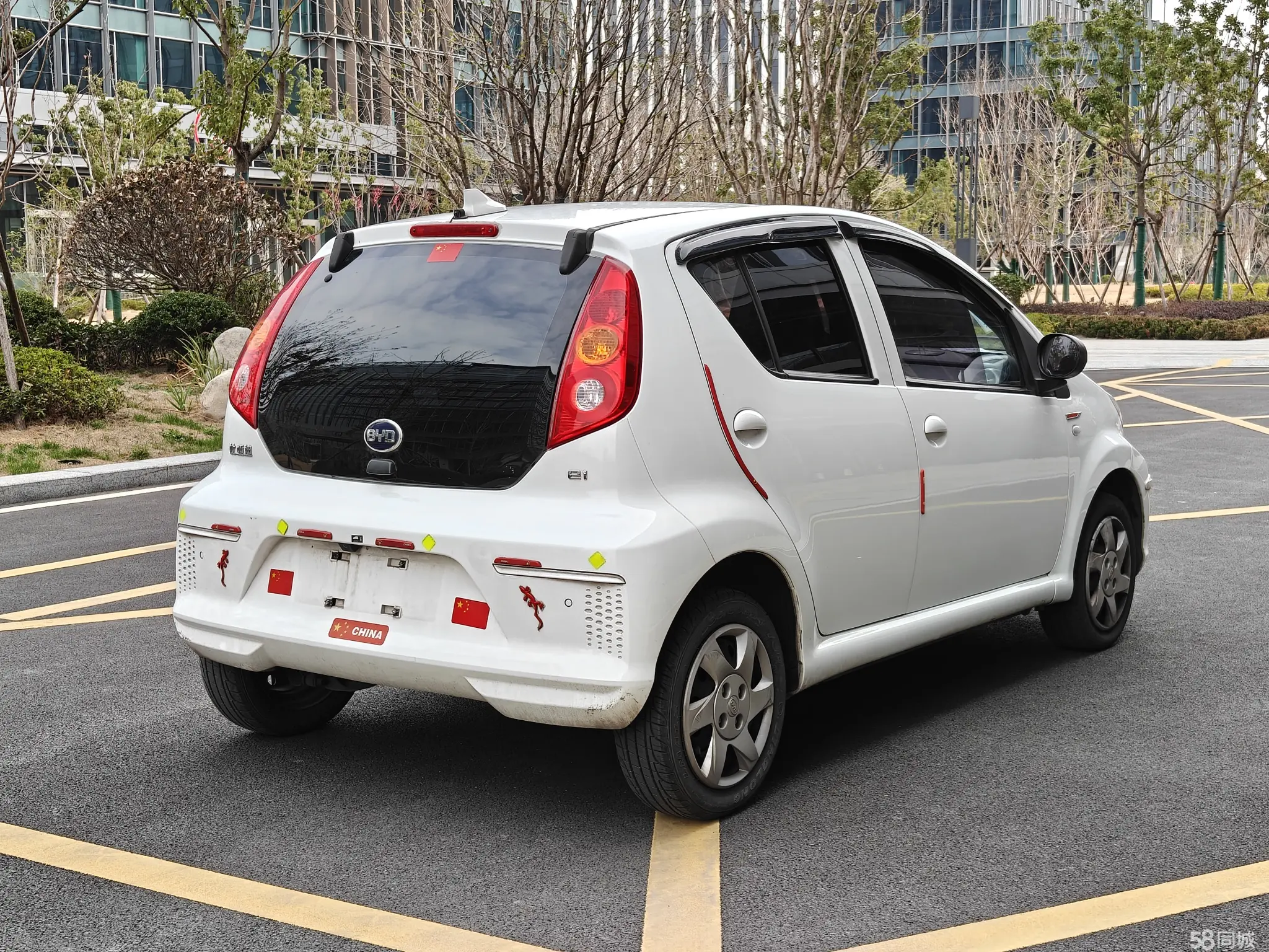 BYD e1 2020 immagine di auto #7