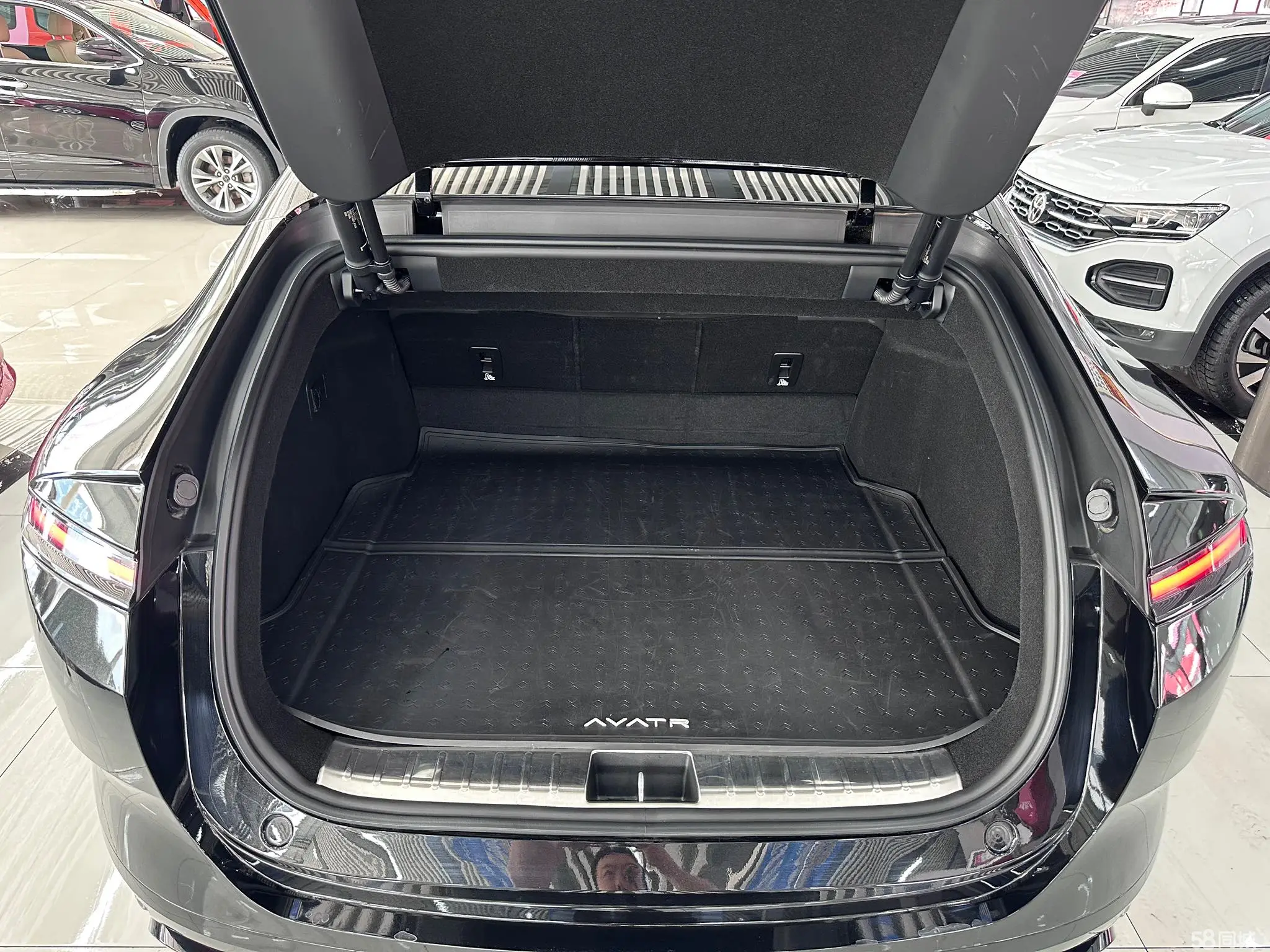 Avatr 12 2025 immagine di auto #7