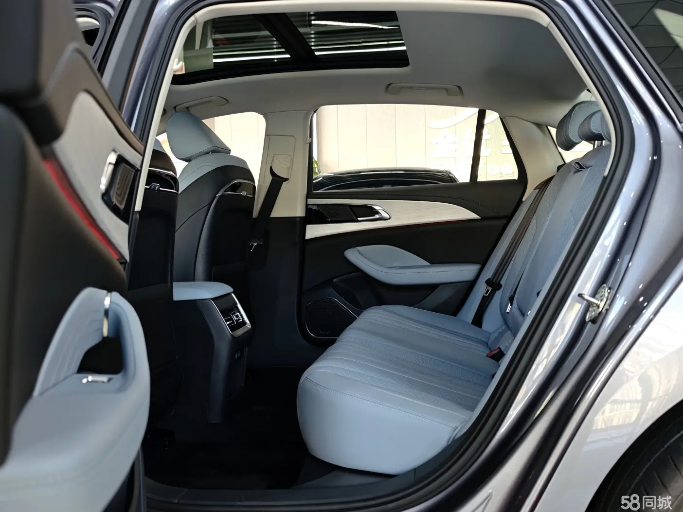 HongQi H5 PHEV 2025 #7 HongQi H5 PHEV 2025 car image #7