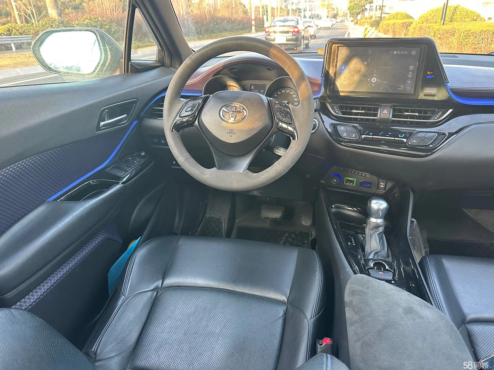 Toyota C-HR 2020 car image #7