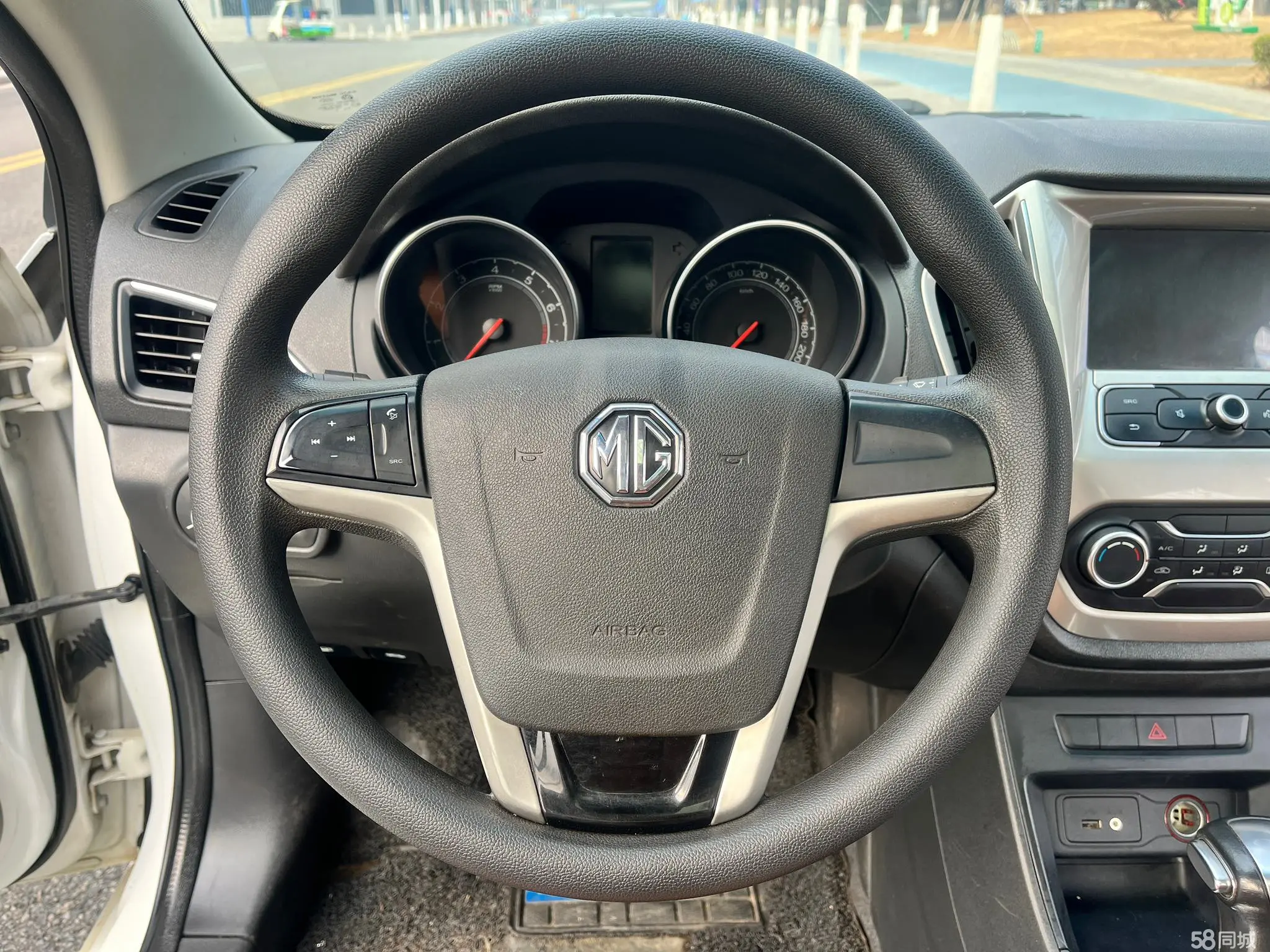 MG GT 2017 car image #7