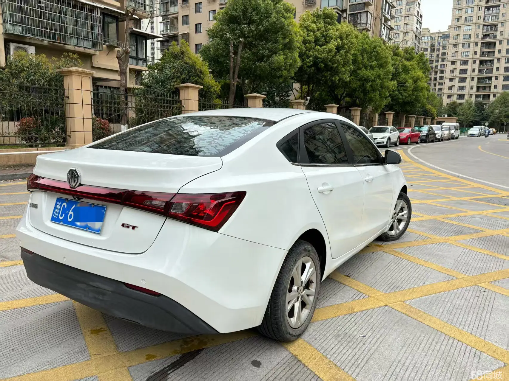 MG GT 2017 car image #7