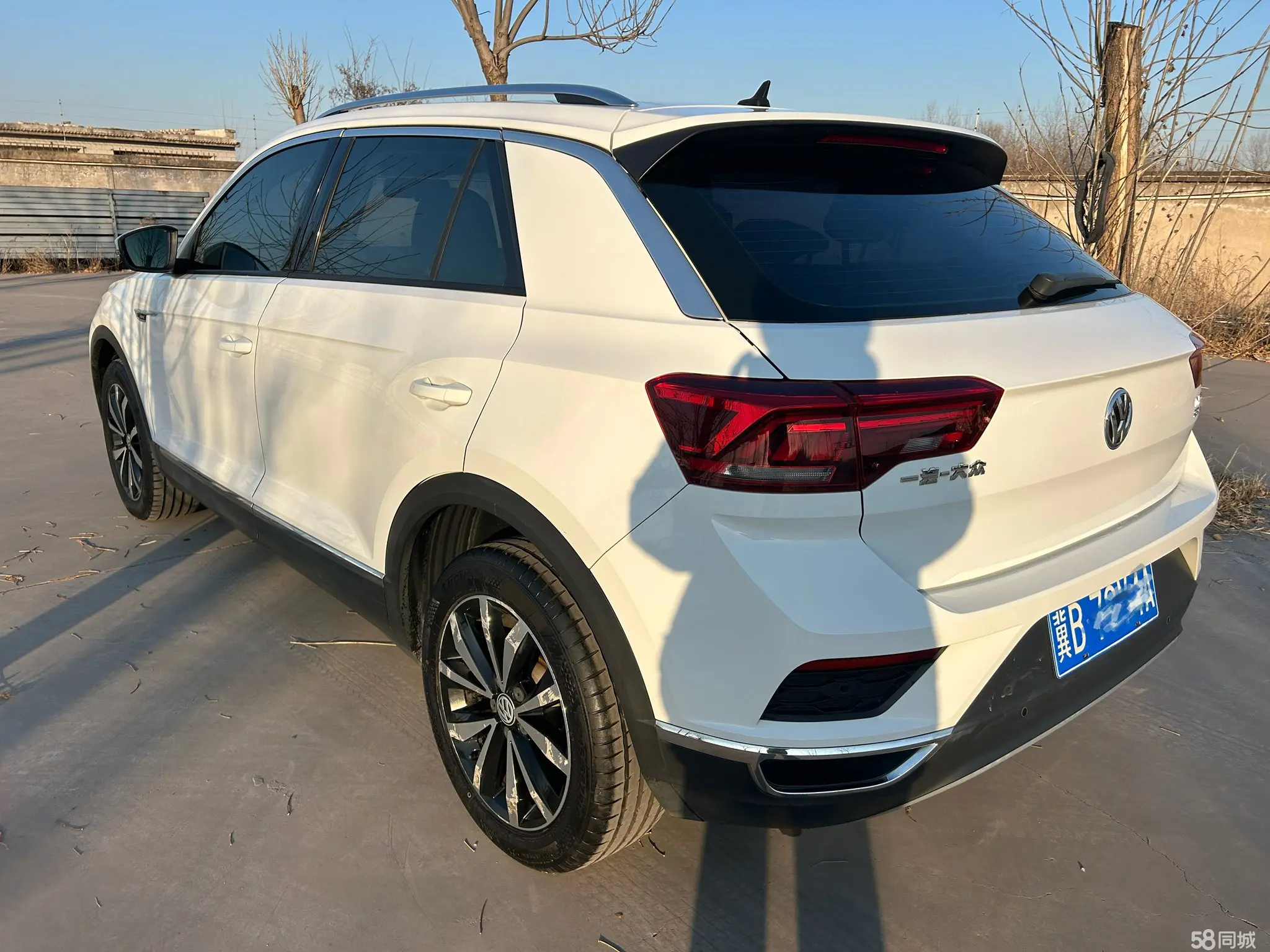 Volkswagen T-Roc 2018 car image #7
