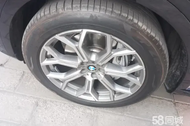 BMW X7 2024 car image #7