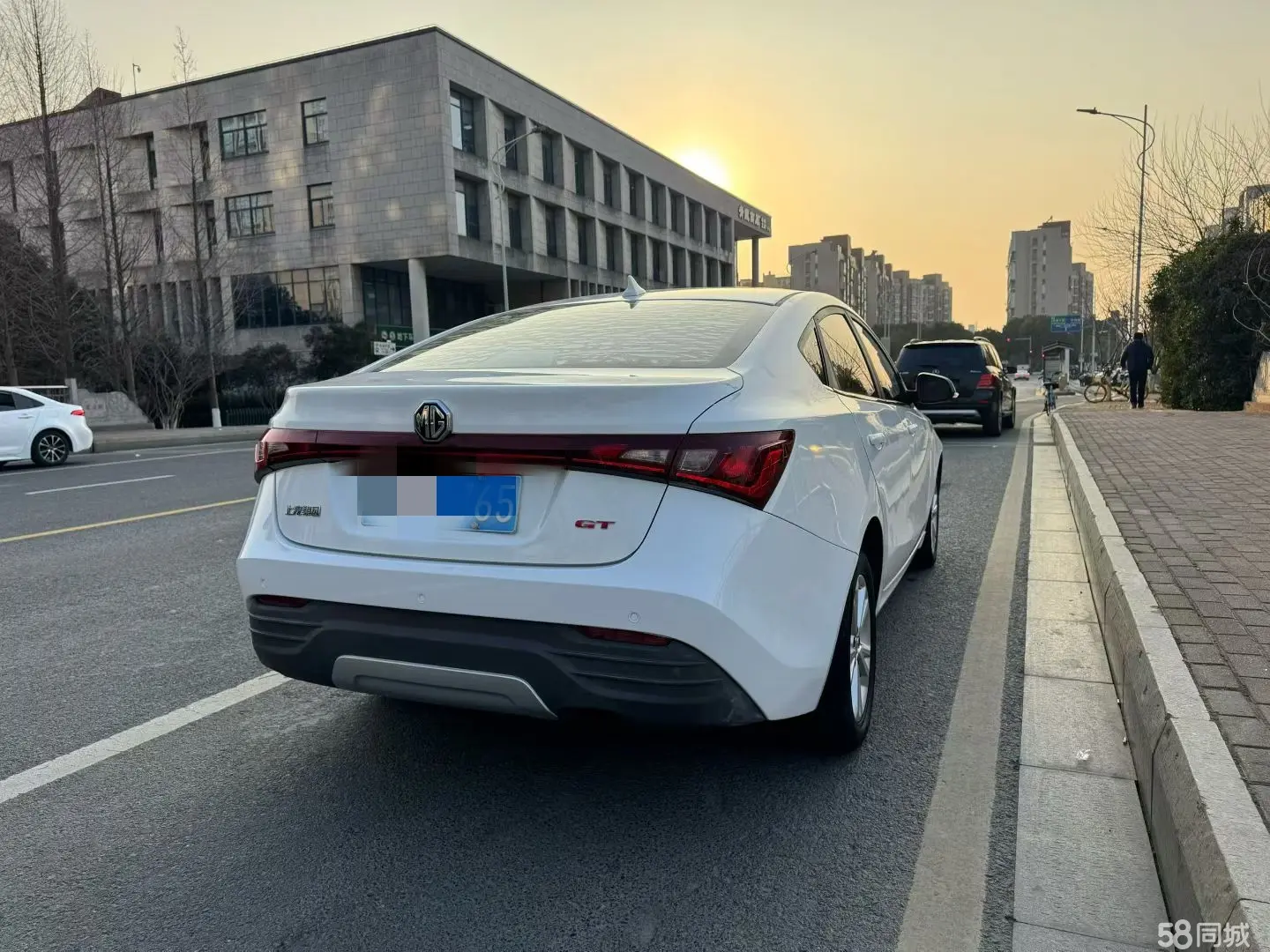 MG GT 2017 car image #7