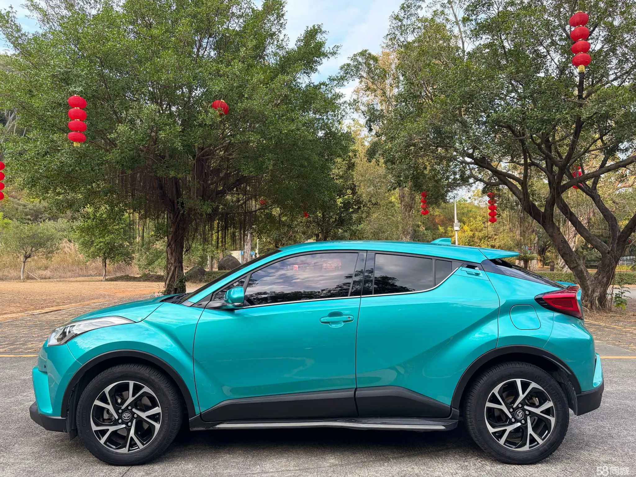 Toyota C-HR 2019 immagine di auto #7
