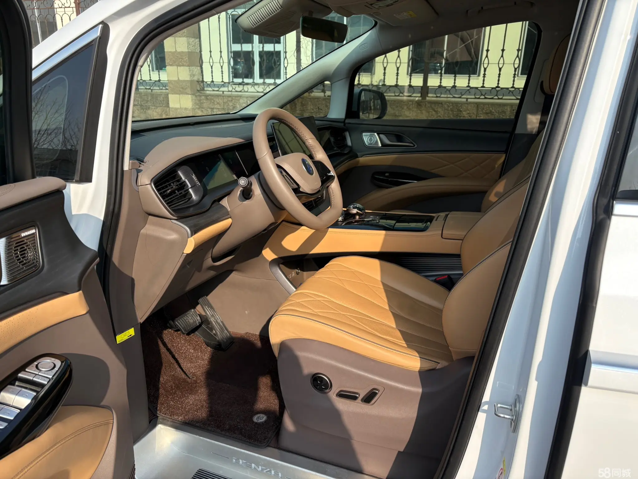 Denza D9 2023 image de voiture #7