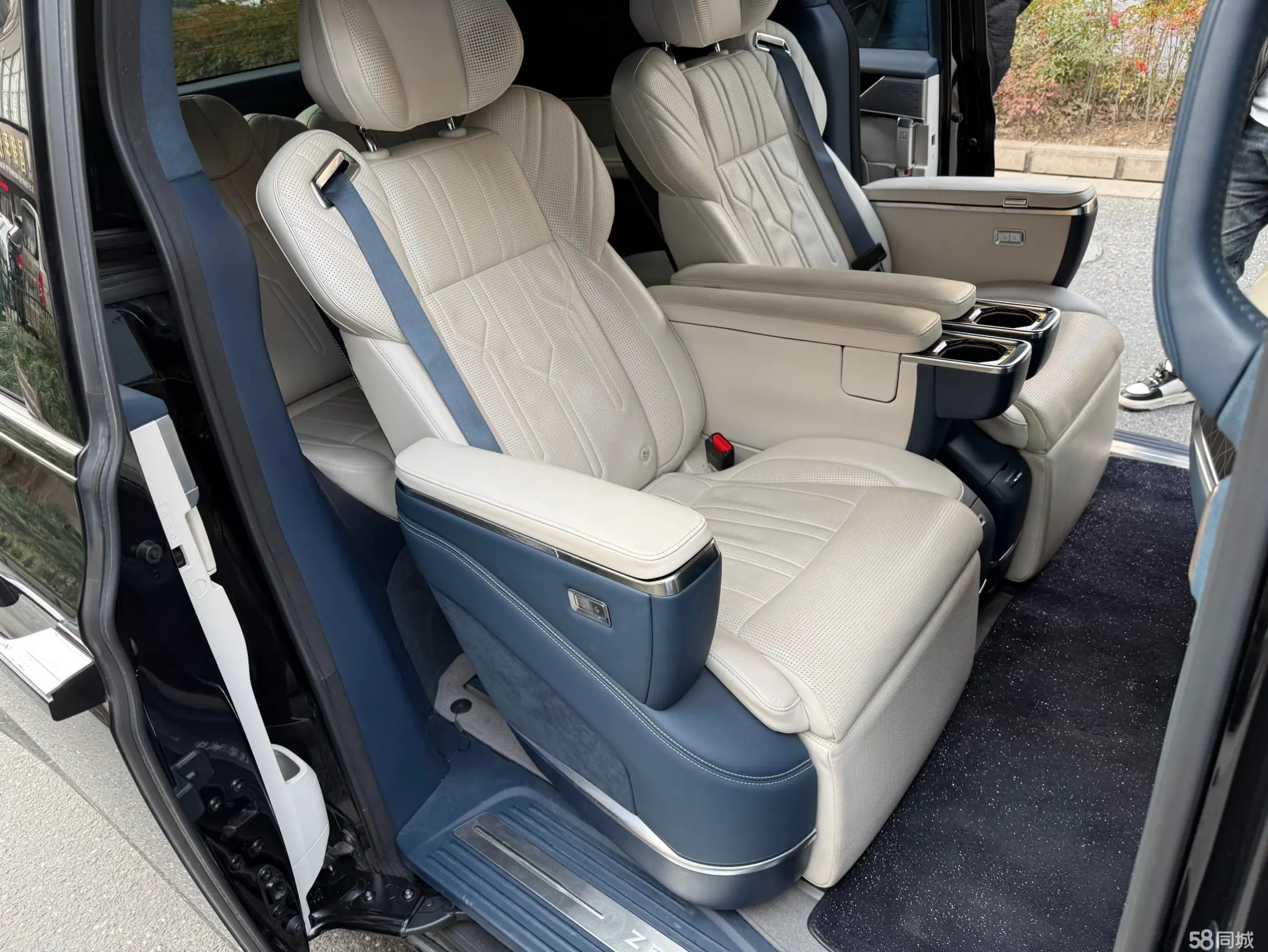 极氪 极氪009 2023 汽车图片 #7