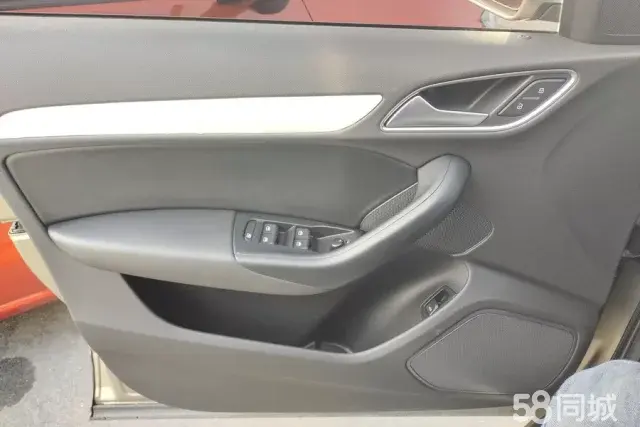 Audi Q3 2017 car image #7