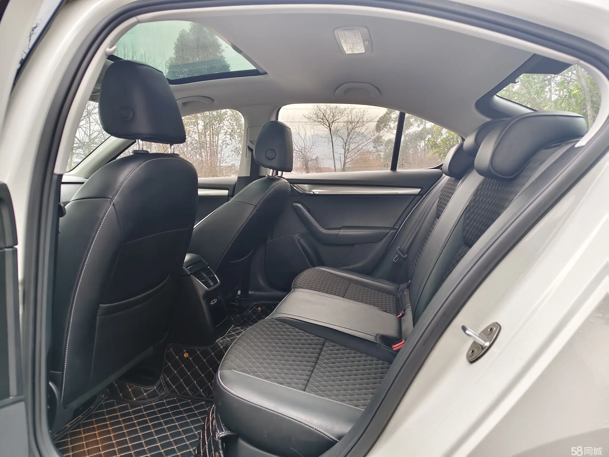 Skoda Octavia 2018 car image #7