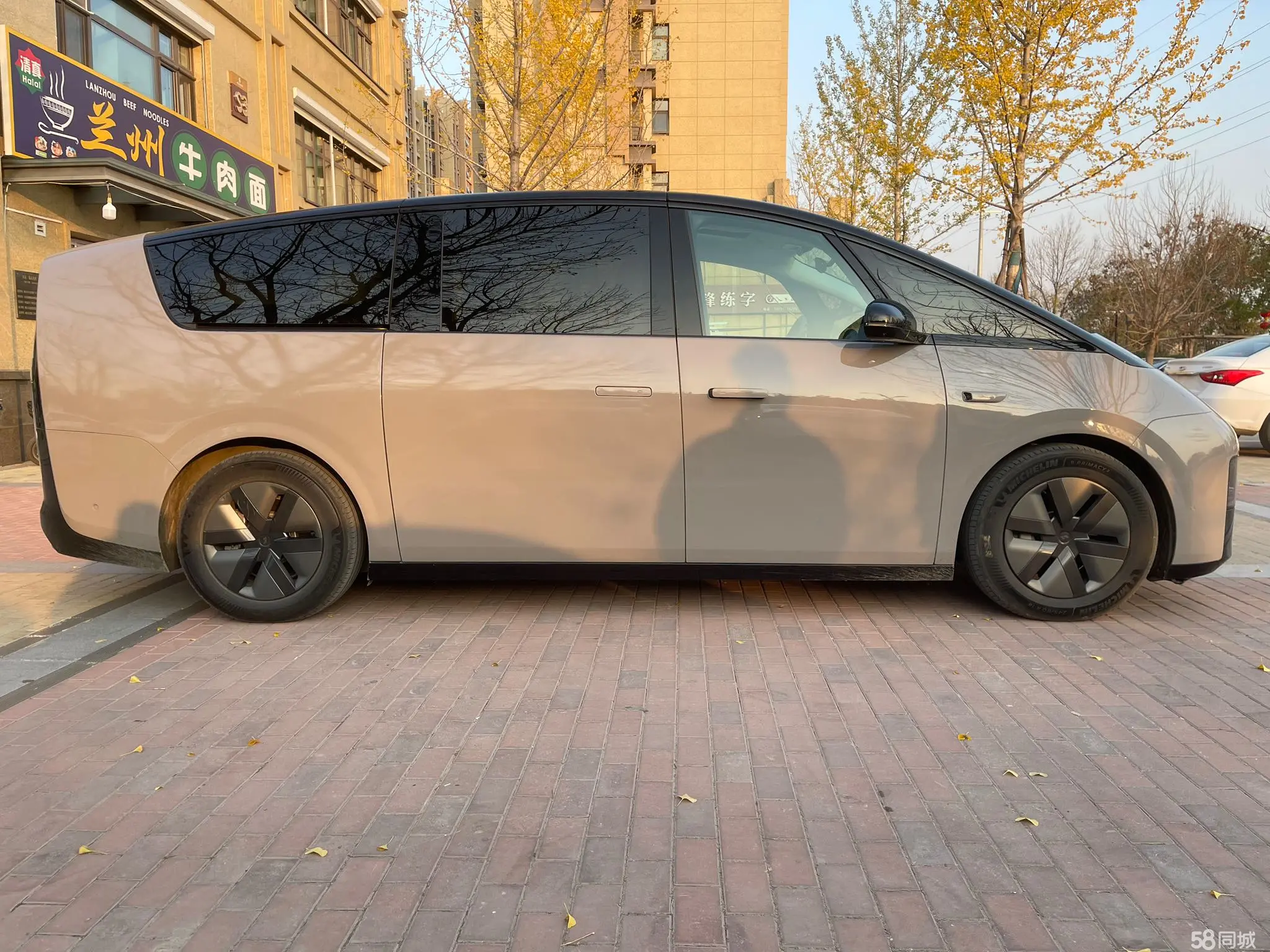 理想汽车 理想MEGA 2024 汽车图片 #7