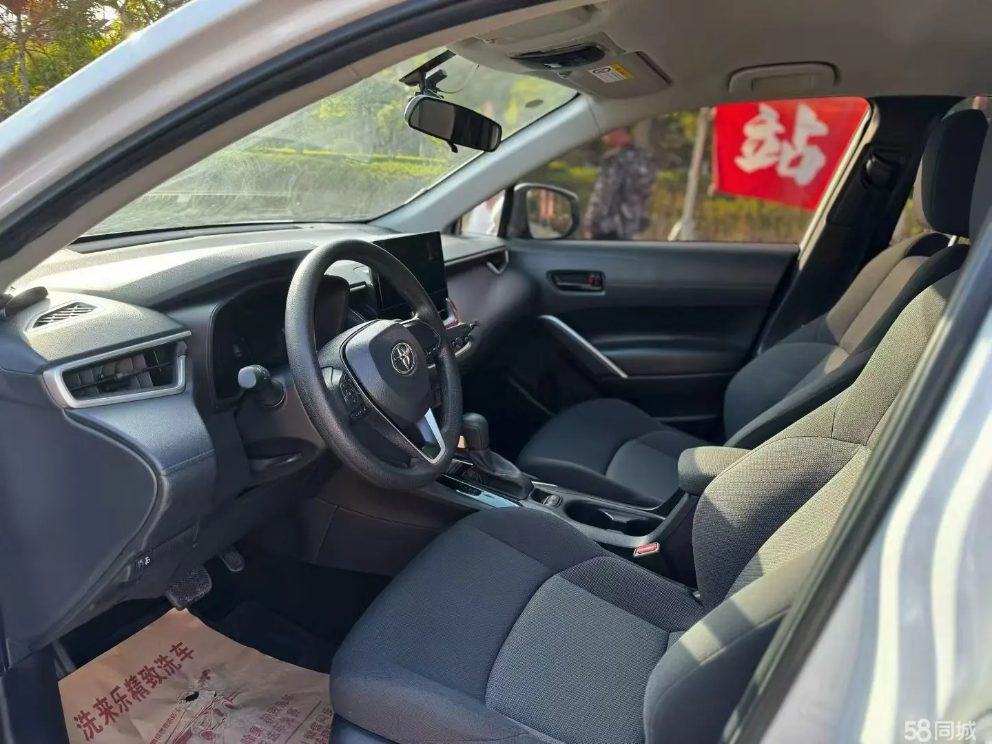 Toyota C-HR 2023 car image #7