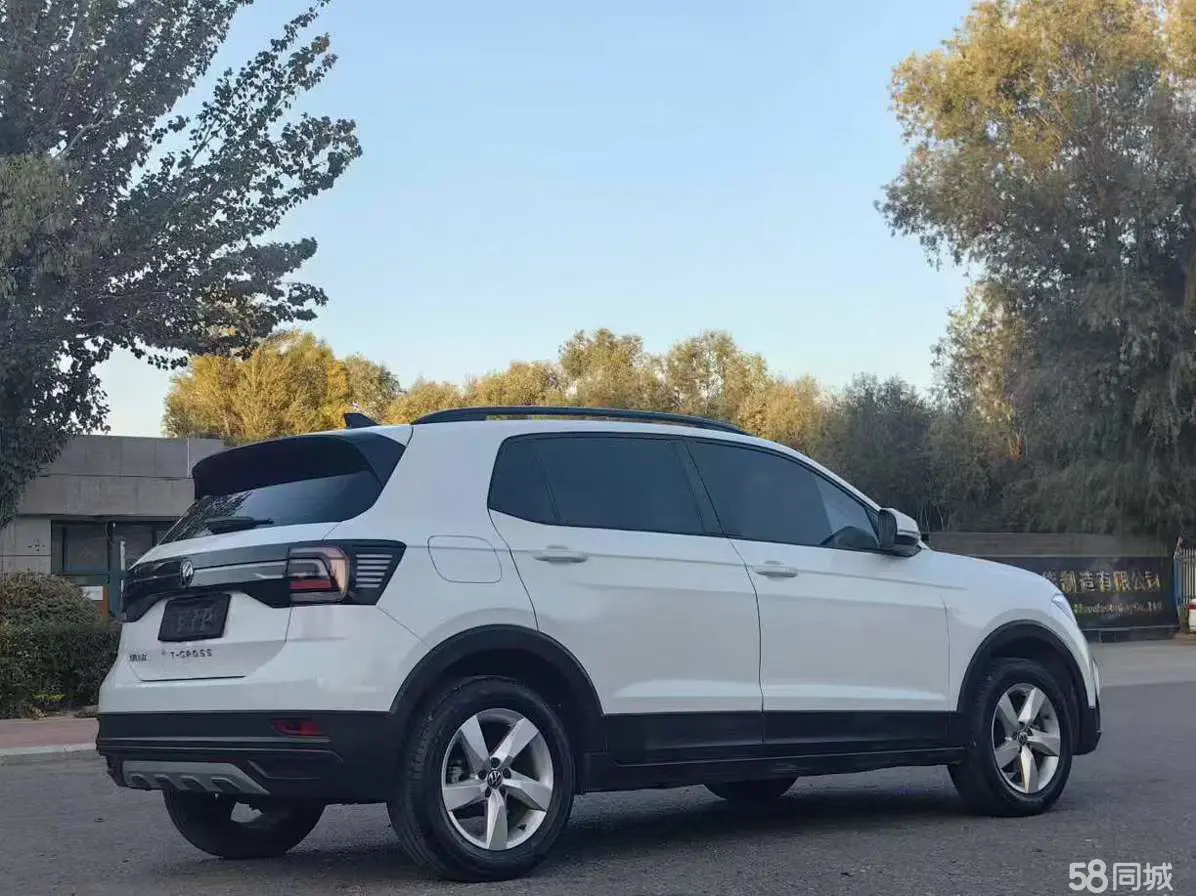 Volkswagen T-Cross 2023 car image #7