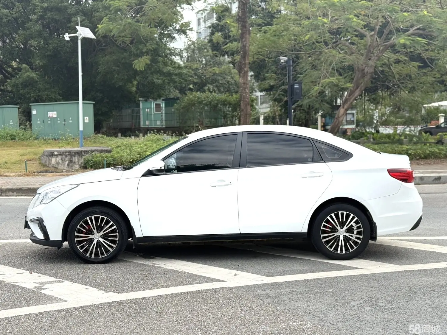 Forthing S50 EV 2021 изображение автомобиля #7