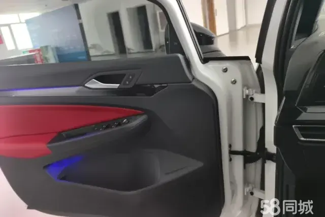 Volkswagen Golf 2023 car image #7