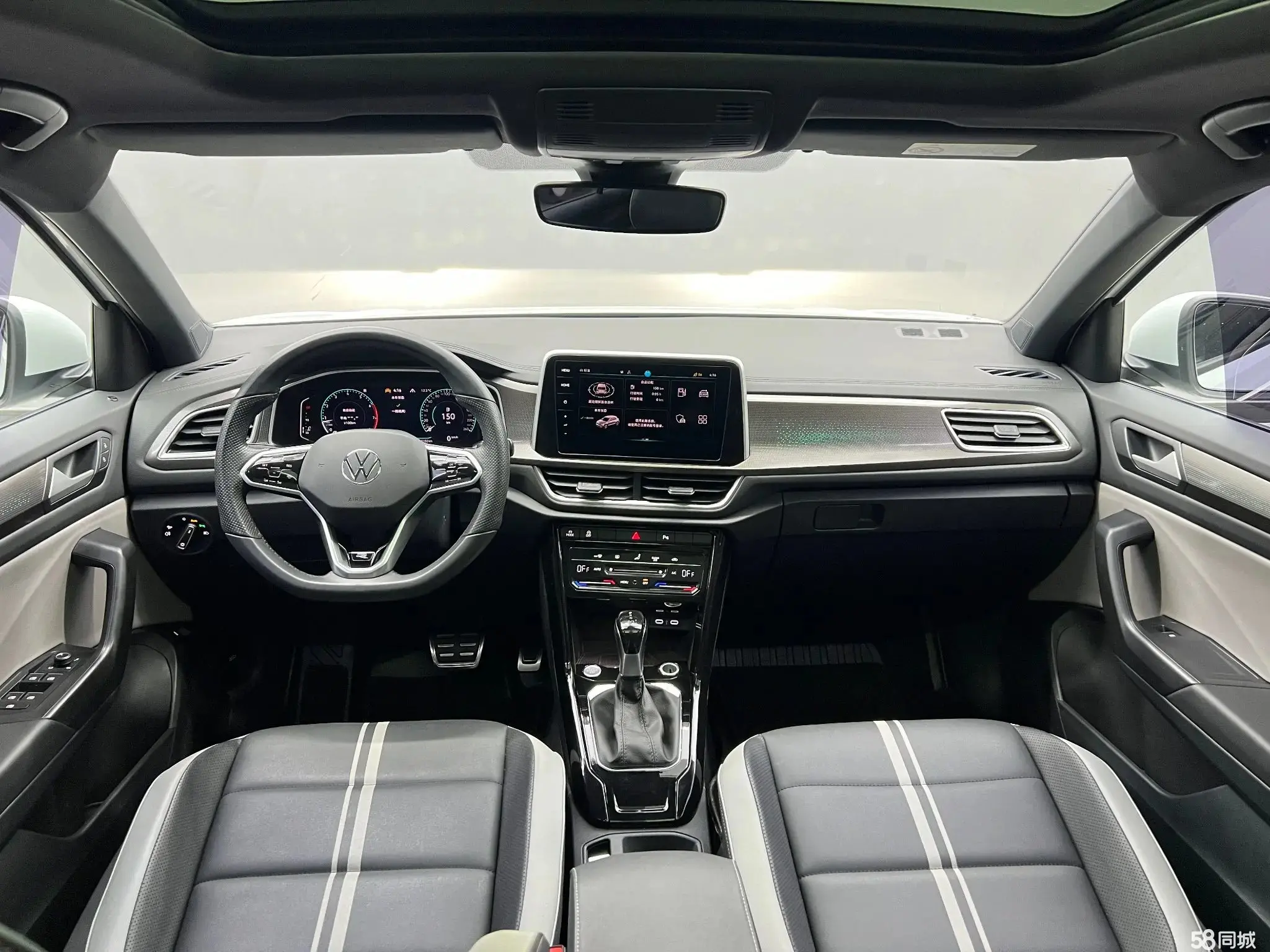 Volkswagen T-Roc 2023 immagine di auto #7