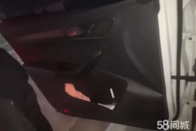 Skoda Karoq 2020 car image #7