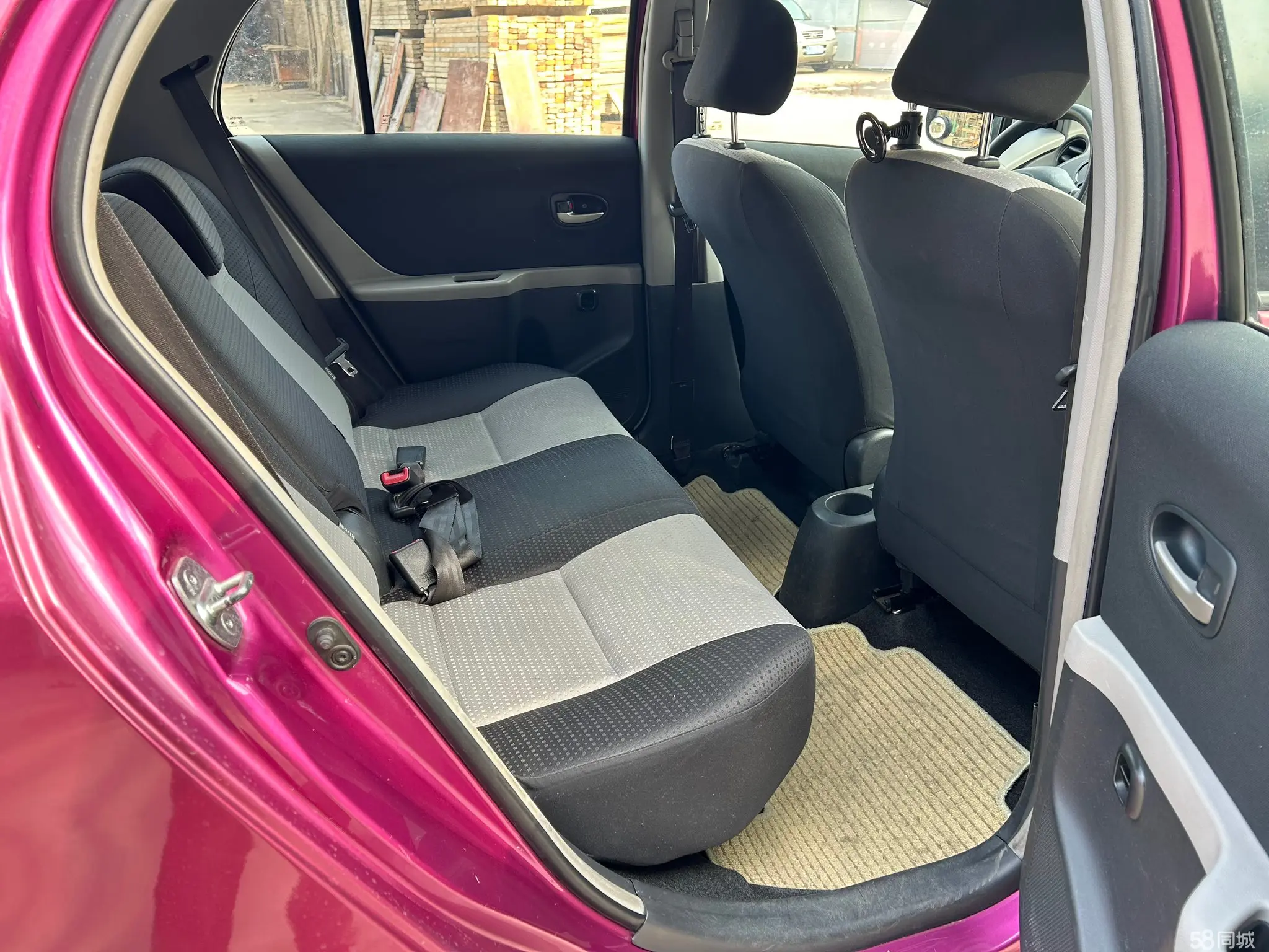 Toyota Yaris 2012 изображение автомобиля #7