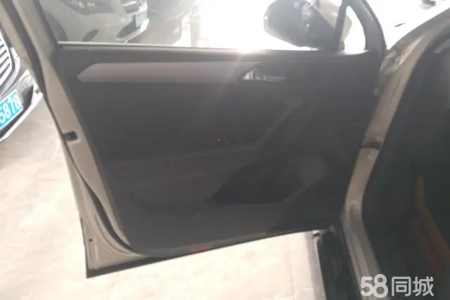 Volkswagen Tiguan L 2021 immagine di auto #7