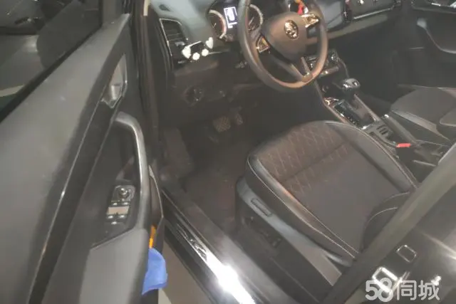 Skoda Karoq 2018 car image #7