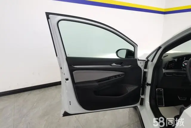 Volkswagen Golf 2024 car image #7