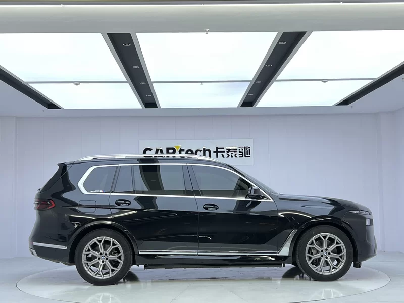 BMW X7 M60i 2023 car image #7