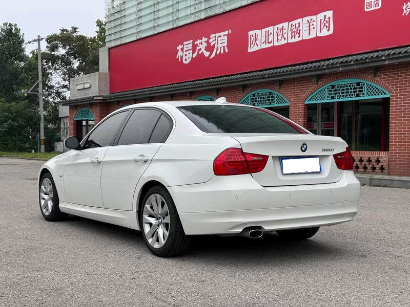 BMW 3 Series (Imported) 2010 immagine di auto #7