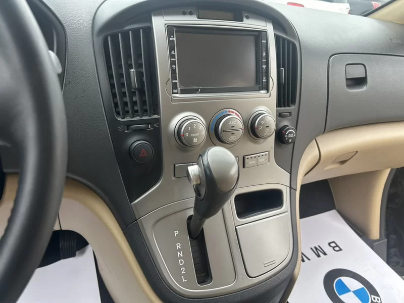 Hyundai H-1 2012 car image #7