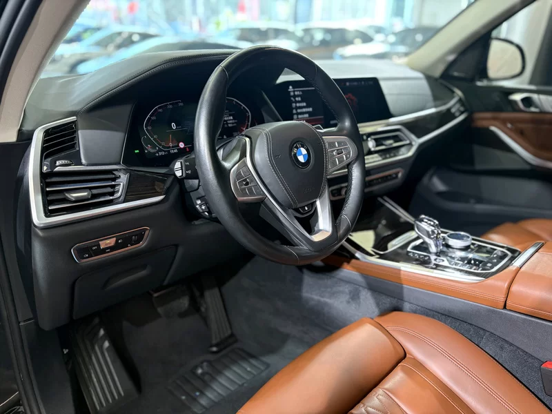 BMW X7 M60i 2020 car image #7