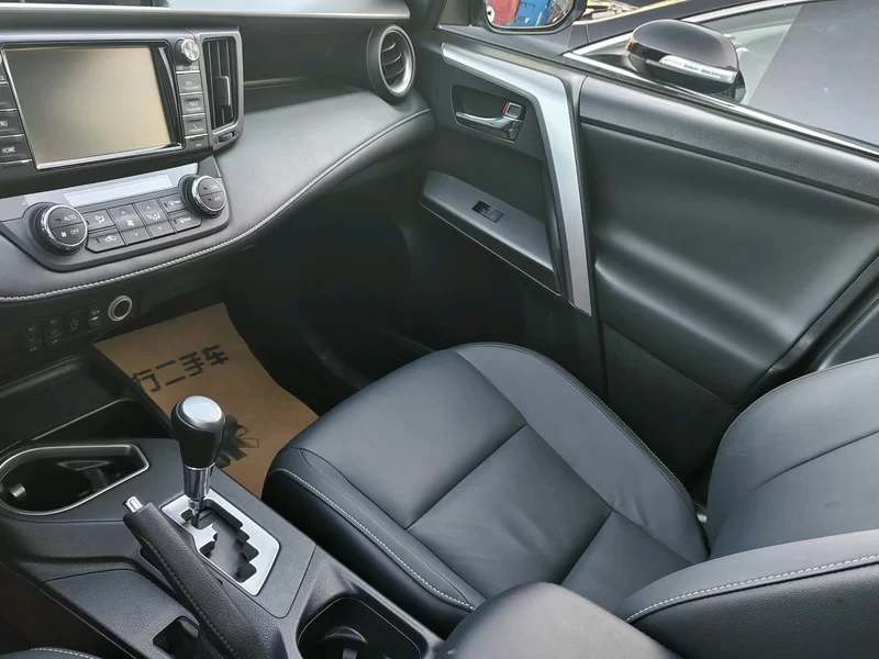 Toyota RAV4 2016 immagine di auto #7