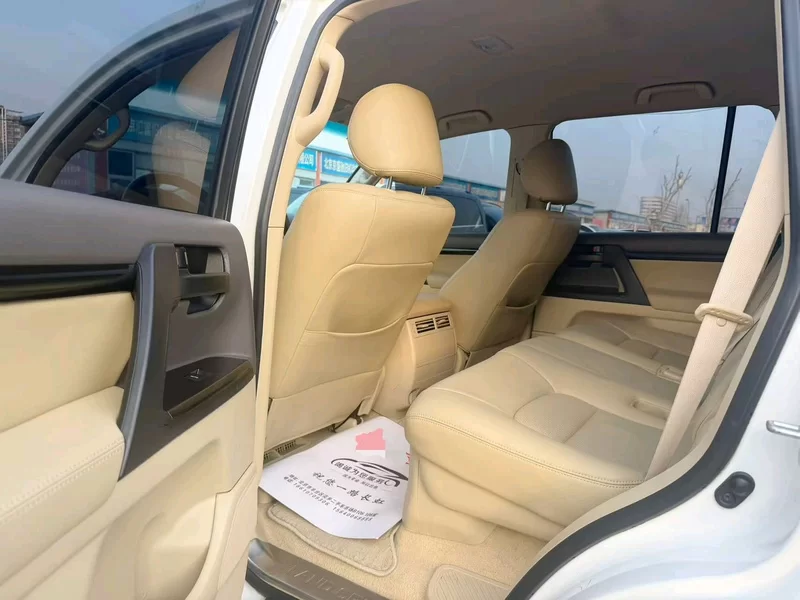 Toyota Land Cruiser 2022 car image #7