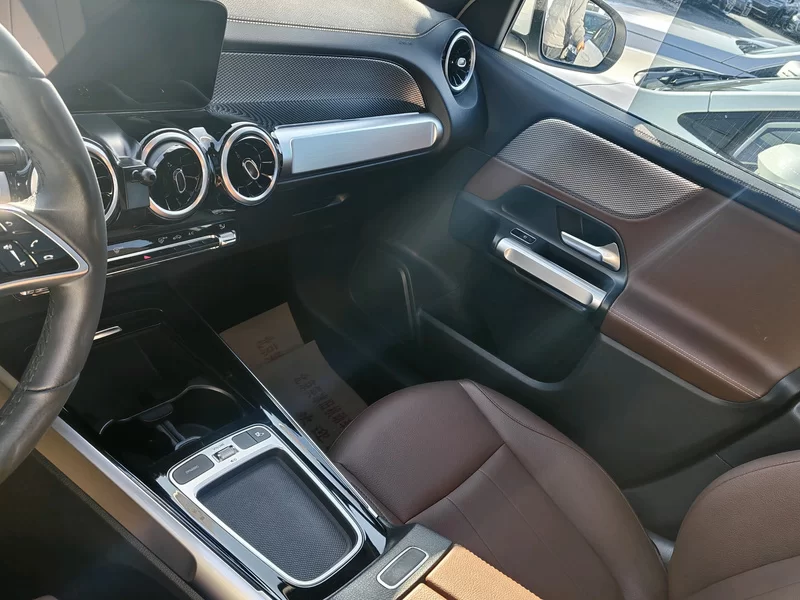 Mercedes-Benz GLB Class 2024 car image #7