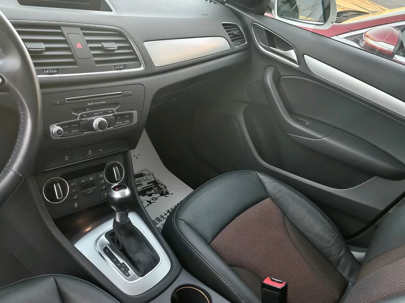 Audi Q3 2018 car image #7