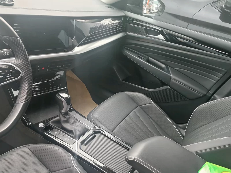 Volkswagen Passat 2024 car image #7