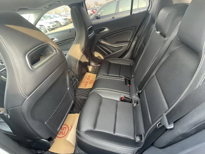 Mercedes-Benz GLA Class 2018 immagine di auto #7