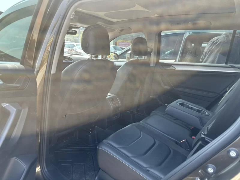 Volkswagen Tiguan L 2019 car image #7