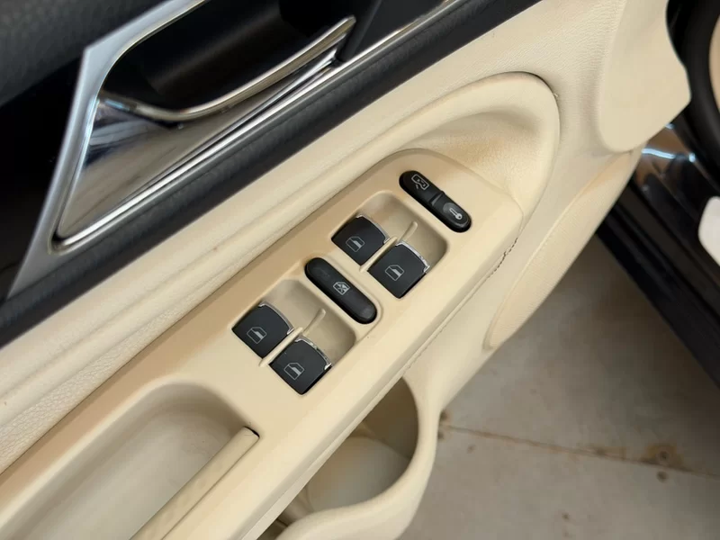 Volkswagen Passat Lingyu 2010 car image #7