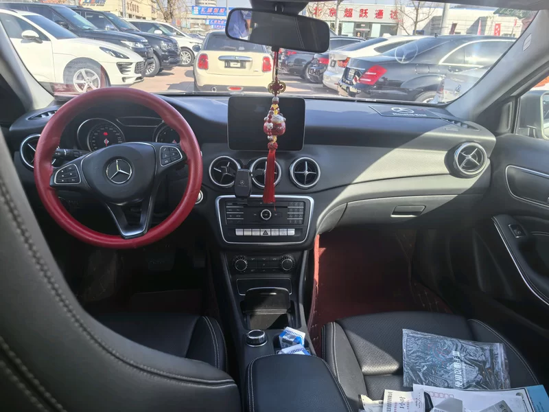 Mercedes-Benz GLA Class 2017 car image #7