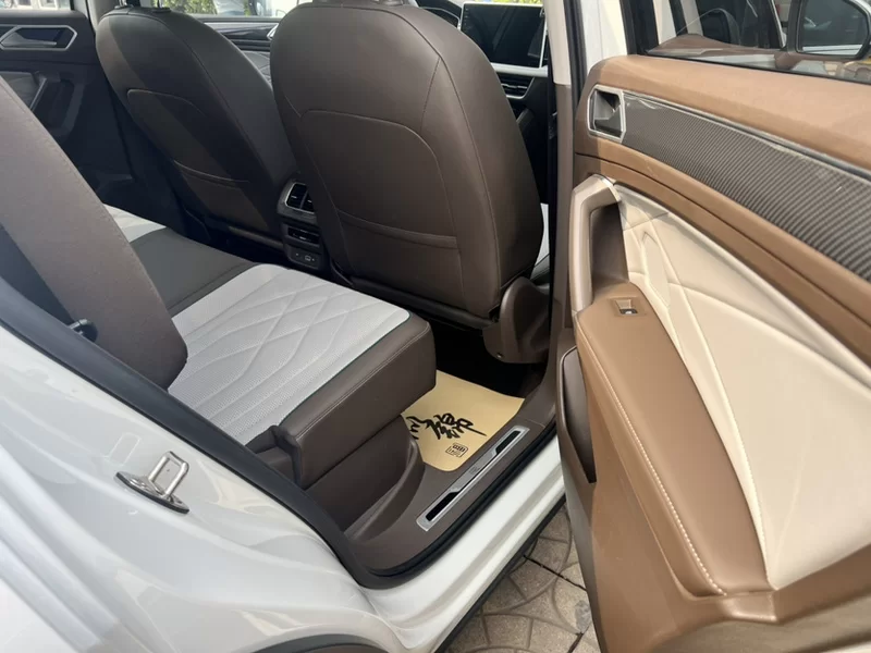 Volkswagen Tiguan L 2023 car image #7