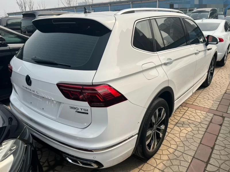 Volkswagen Tiguan L 2021 immagine di auto #7