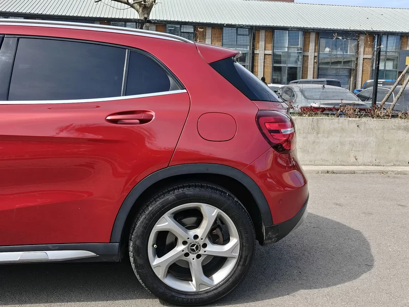 Mercedes-Benz GLA Class 2017 car image #7